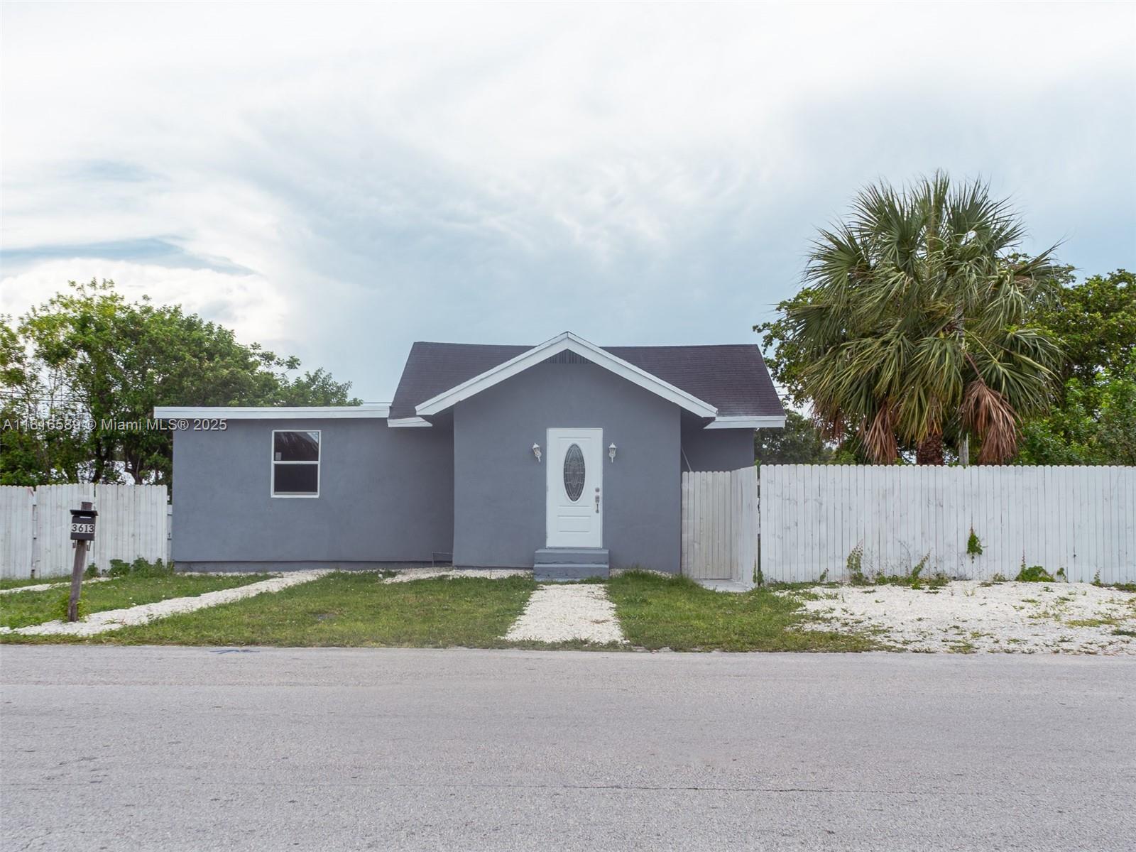 3613 SW 12th Pl