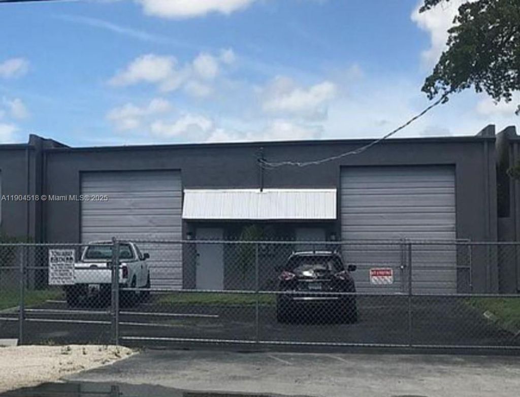 Photo of 2114 SW 58th Ter, West Park, FL 33023 (MLS # A11904518)