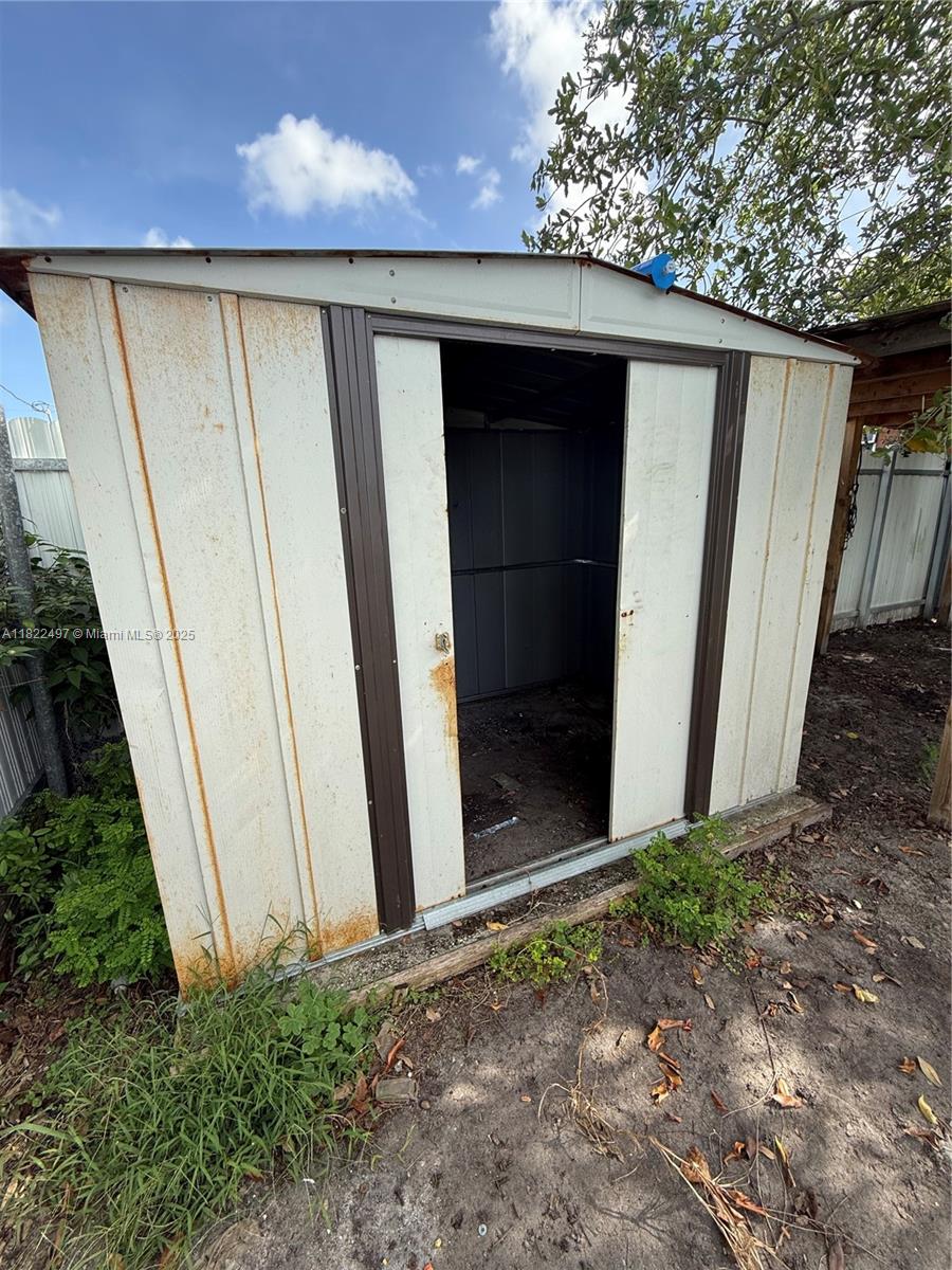 17TH AVE MANOR 2ND ADDN - Residential