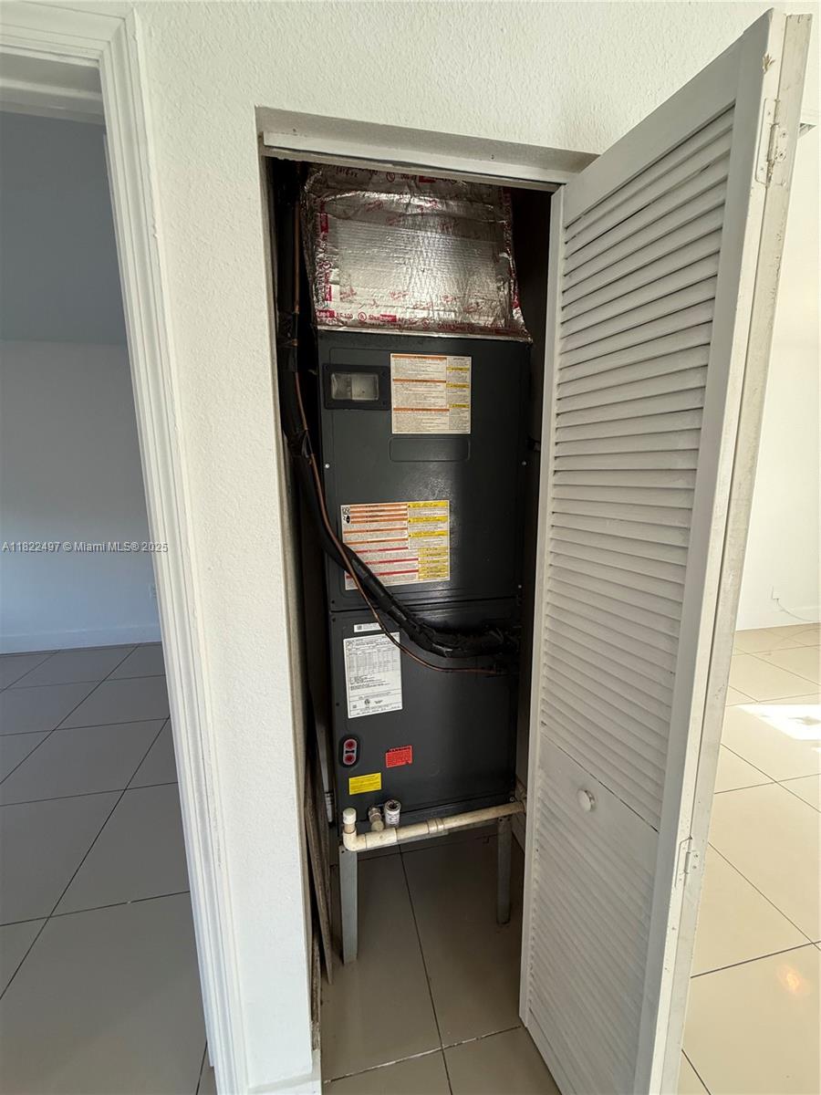 17TH AVE MANOR 2ND ADDN - Residential