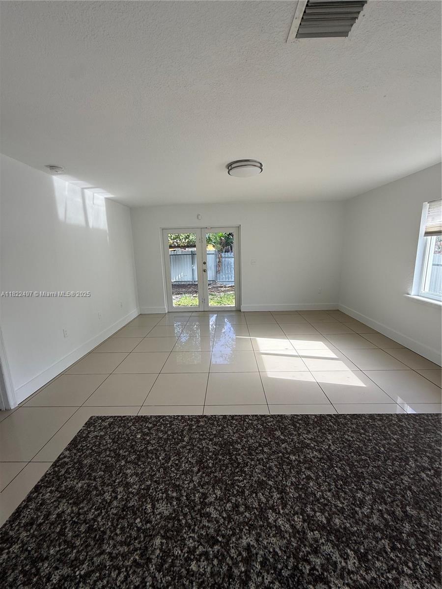 17TH AVE MANOR 2ND ADDN - Residential