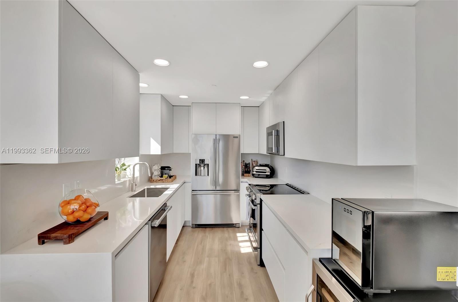 SEASIDE CONDO - Residential