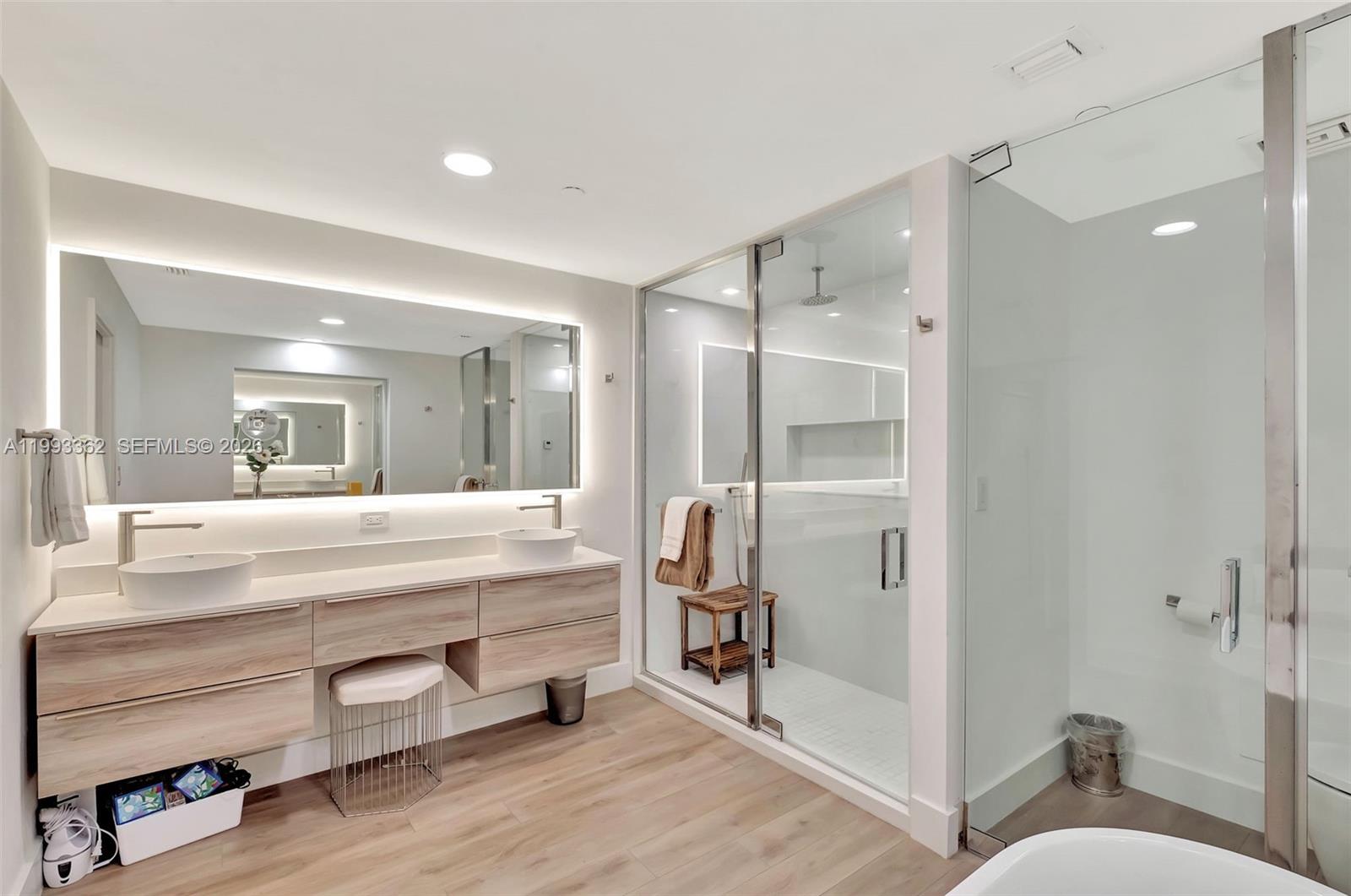 SEASIDE CONDO - Residential