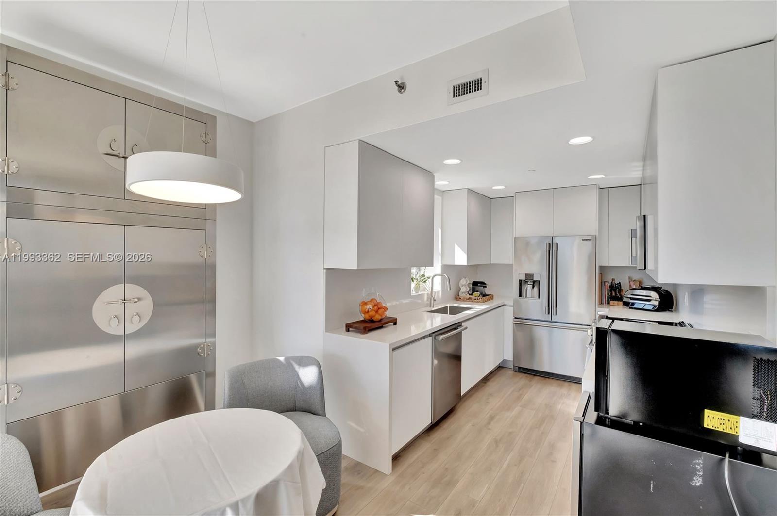 SEASIDE CONDO - Residential