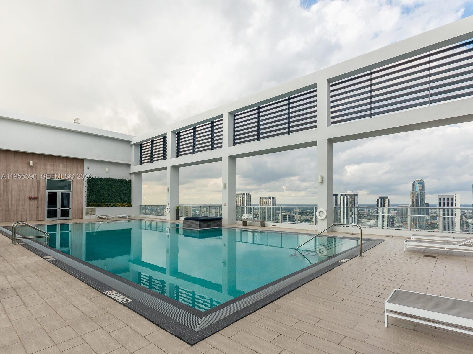 CENTRO CONDO - Residential