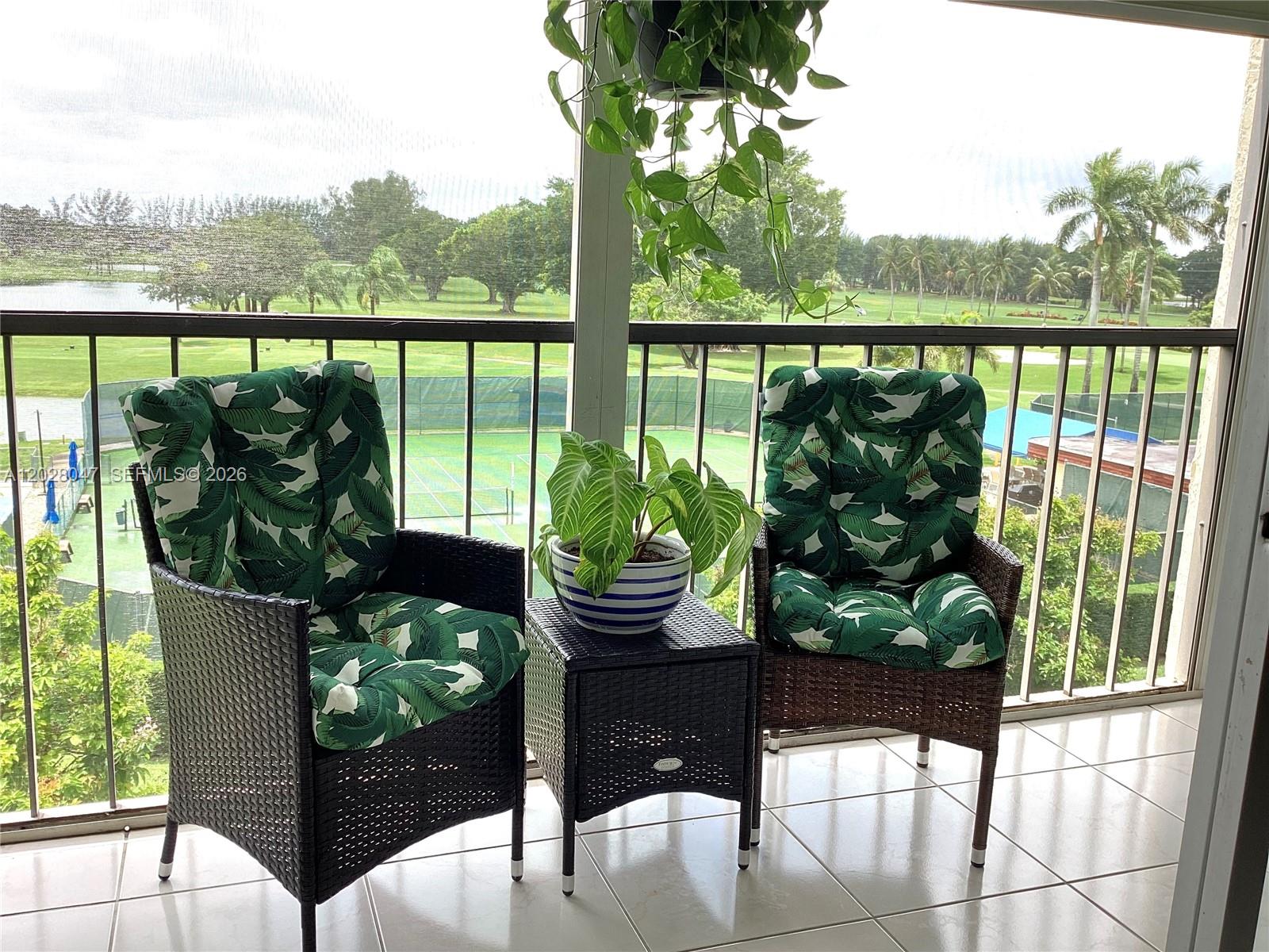HOLLYBROOK GOLF AND - Residential