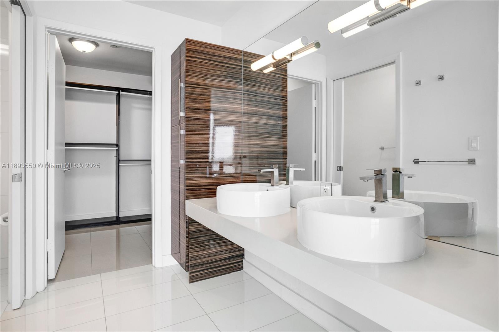 PARAMOUNT BAY CONDO - Residential Lease