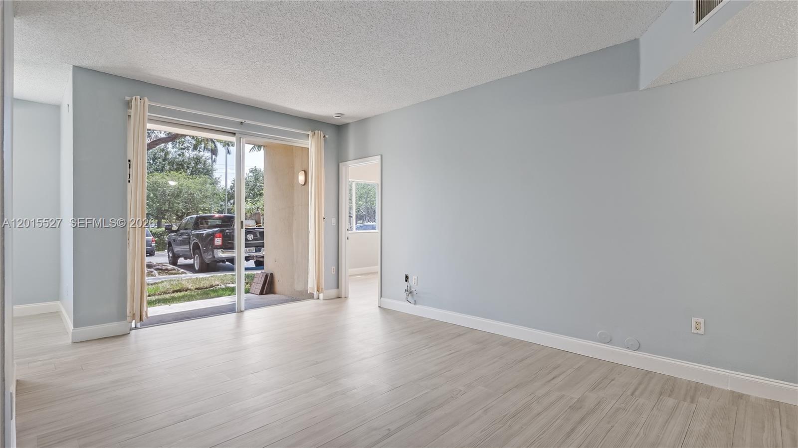 7085 Nova Dr 105