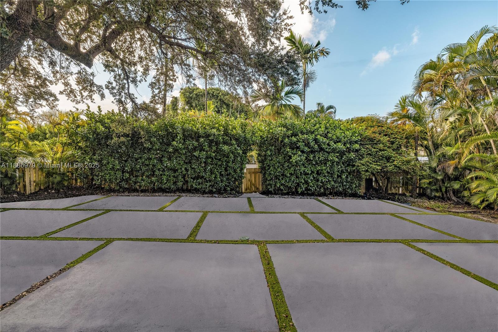 MIAMI SHORES SEC 3 - Residential