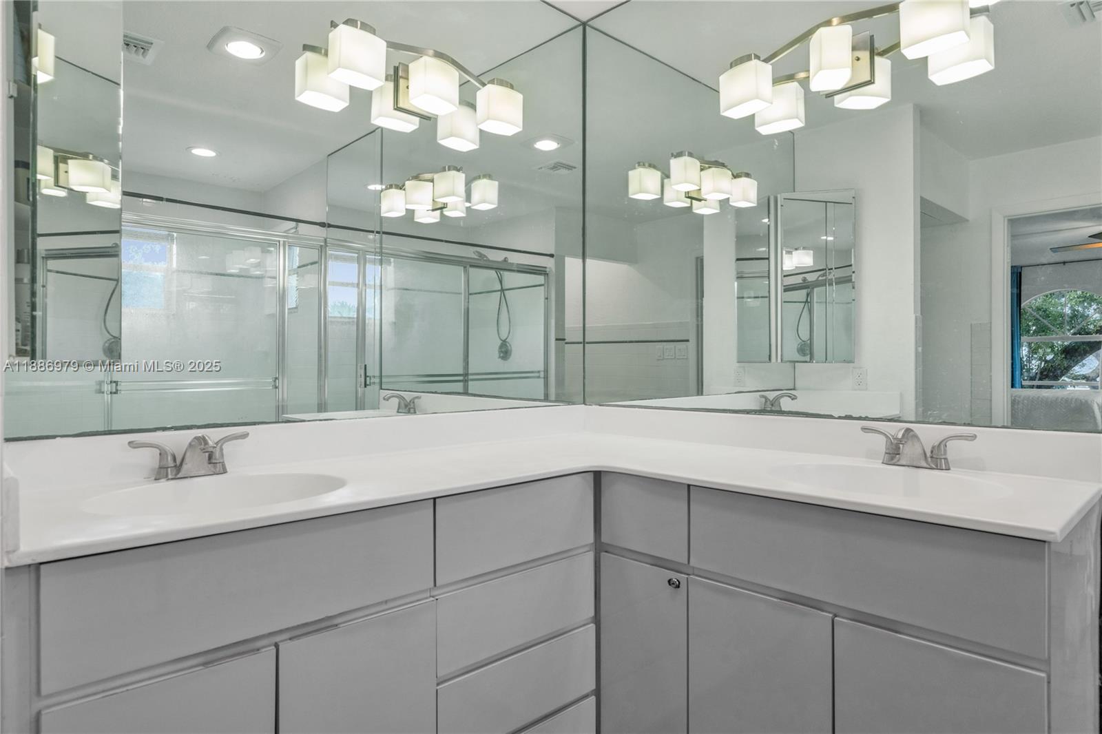 MIAMI SHORES SEC 3 - Residential