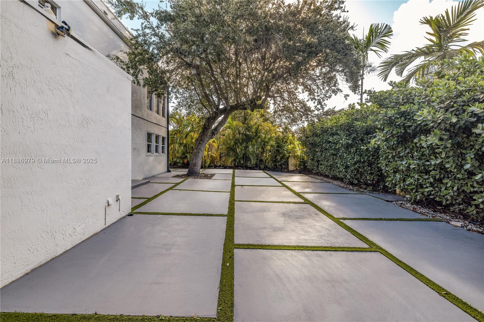 MIAMI SHORES SEC 3 - Residential