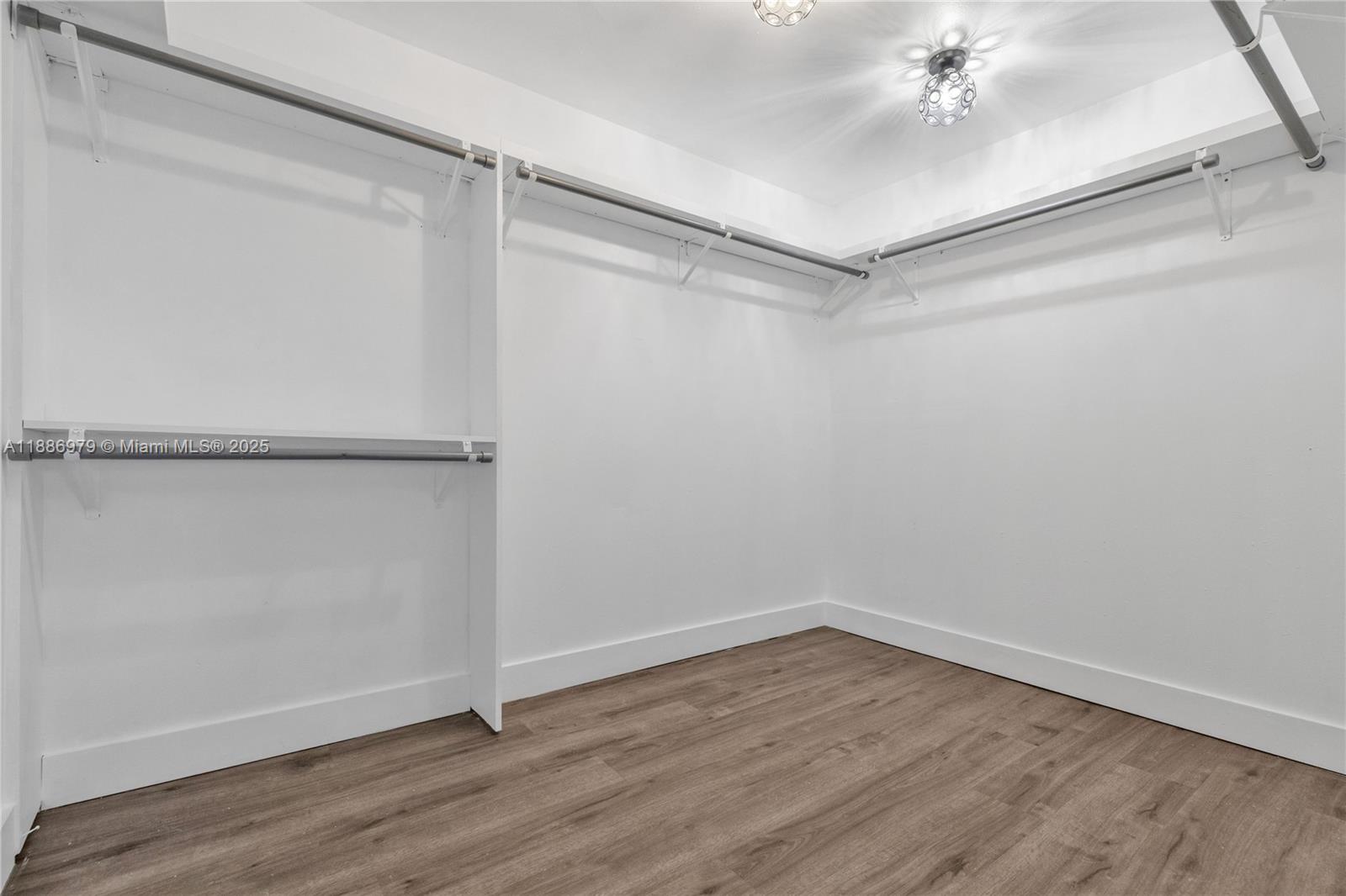 MIAMI SHORES SEC 3 - Residential