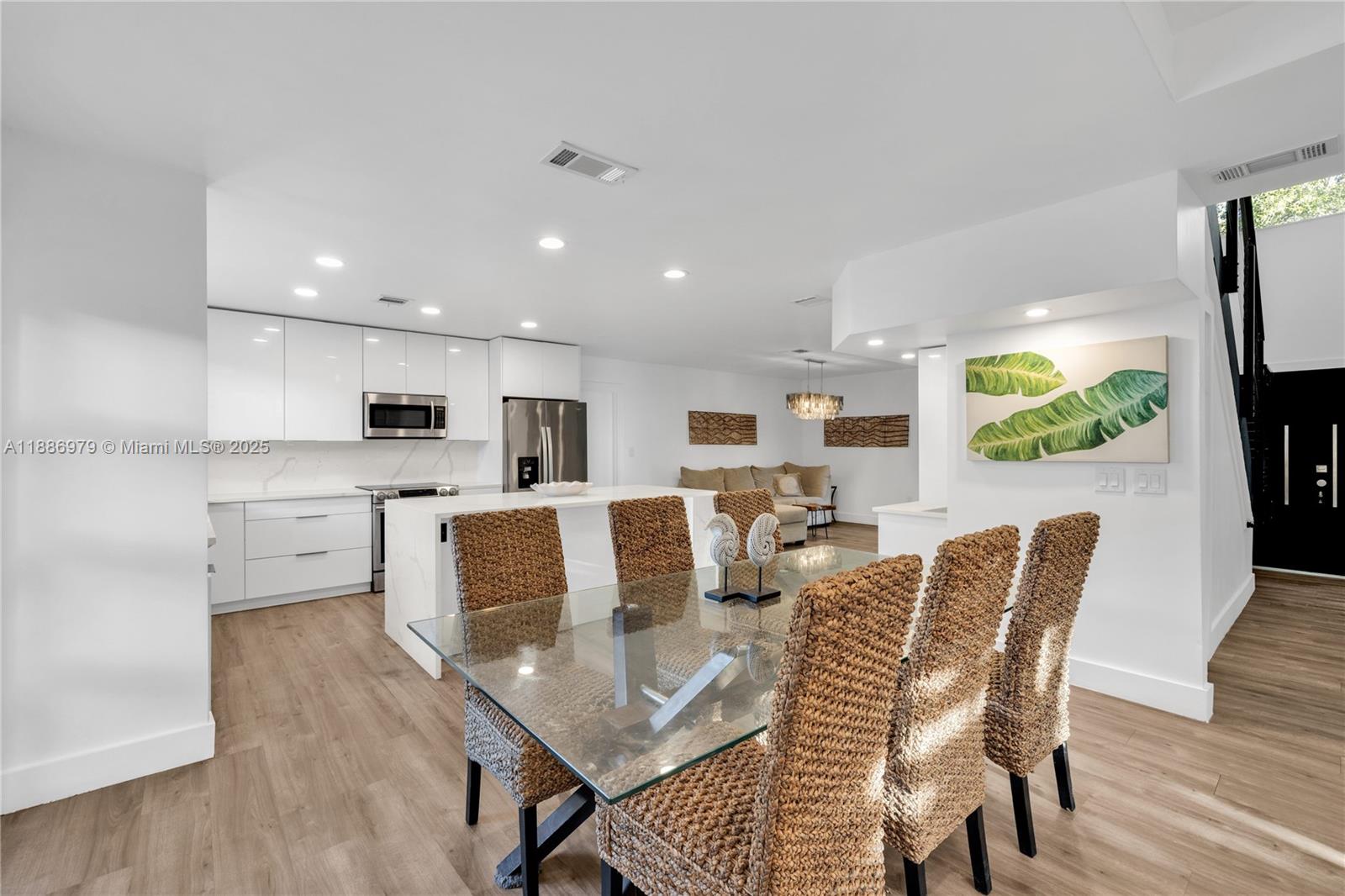 MIAMI SHORES SEC 3 - Residential