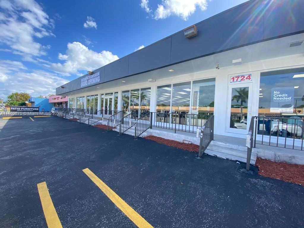 Amazing Retail space. GREAT LOCATION on 163rd St and 18th ave. 6400 sqft, 14 Parking spaces.
CALL US FOR DETAILS
