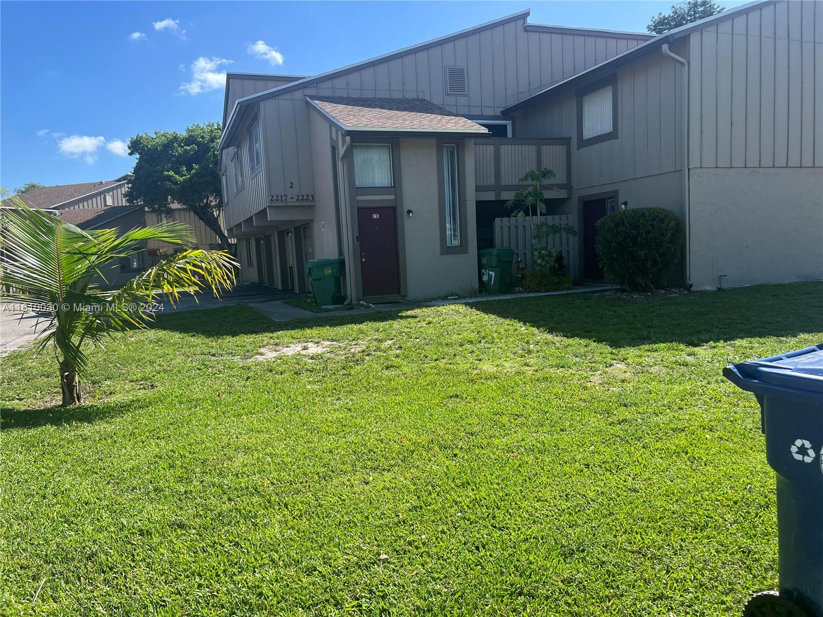 Property for Sale at 2223 Nw 56th Ave 2-E, Lauderhill, Miami-Dade County, Florida - Bedrooms: 3 
Bathrooms: 2  - $200,000