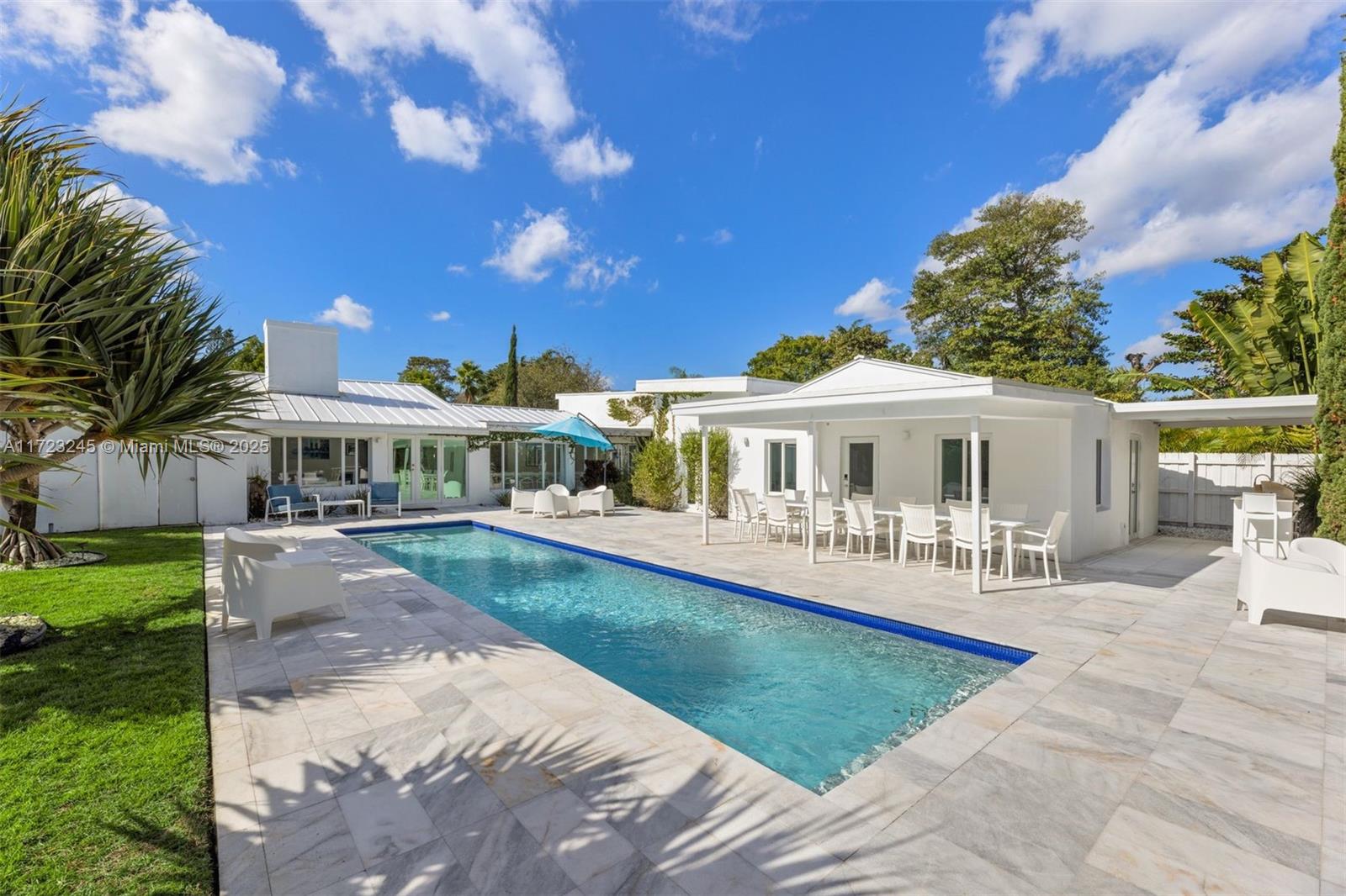 BISCAYNE PINES - Residential