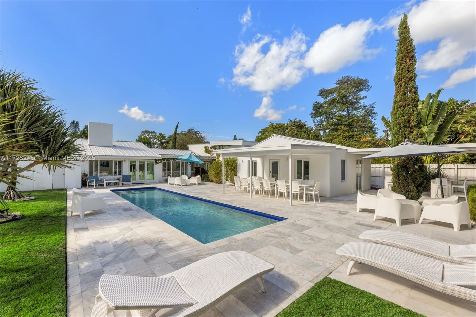 BISCAYNE PINES - Residential