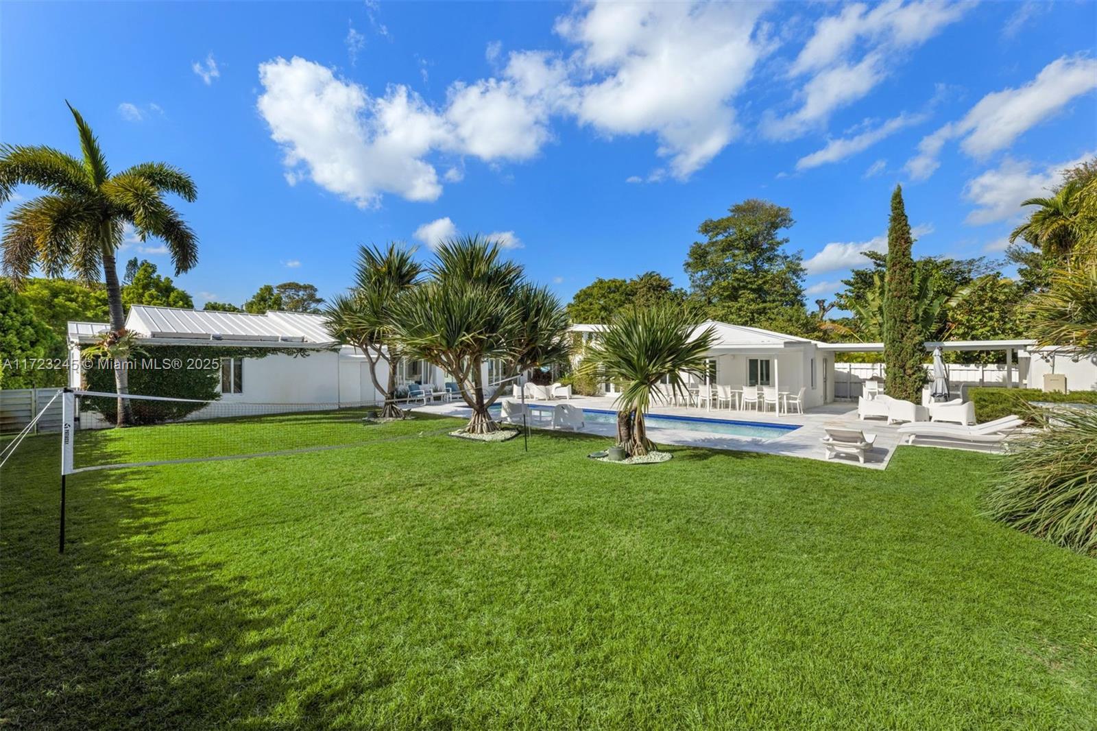 BISCAYNE PINES - Residential