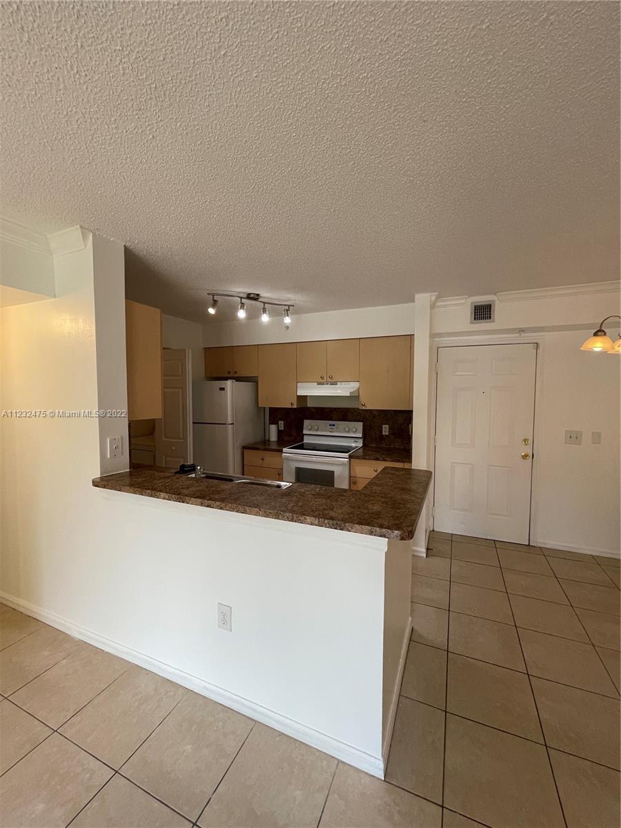 AVENTINE AT MIRAMAR BLDG - Residential Lease