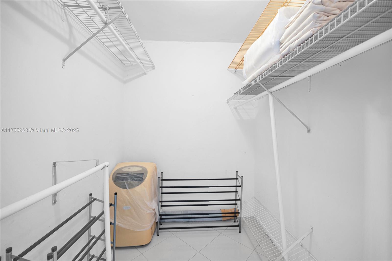 GALLEON CONDO - Residential