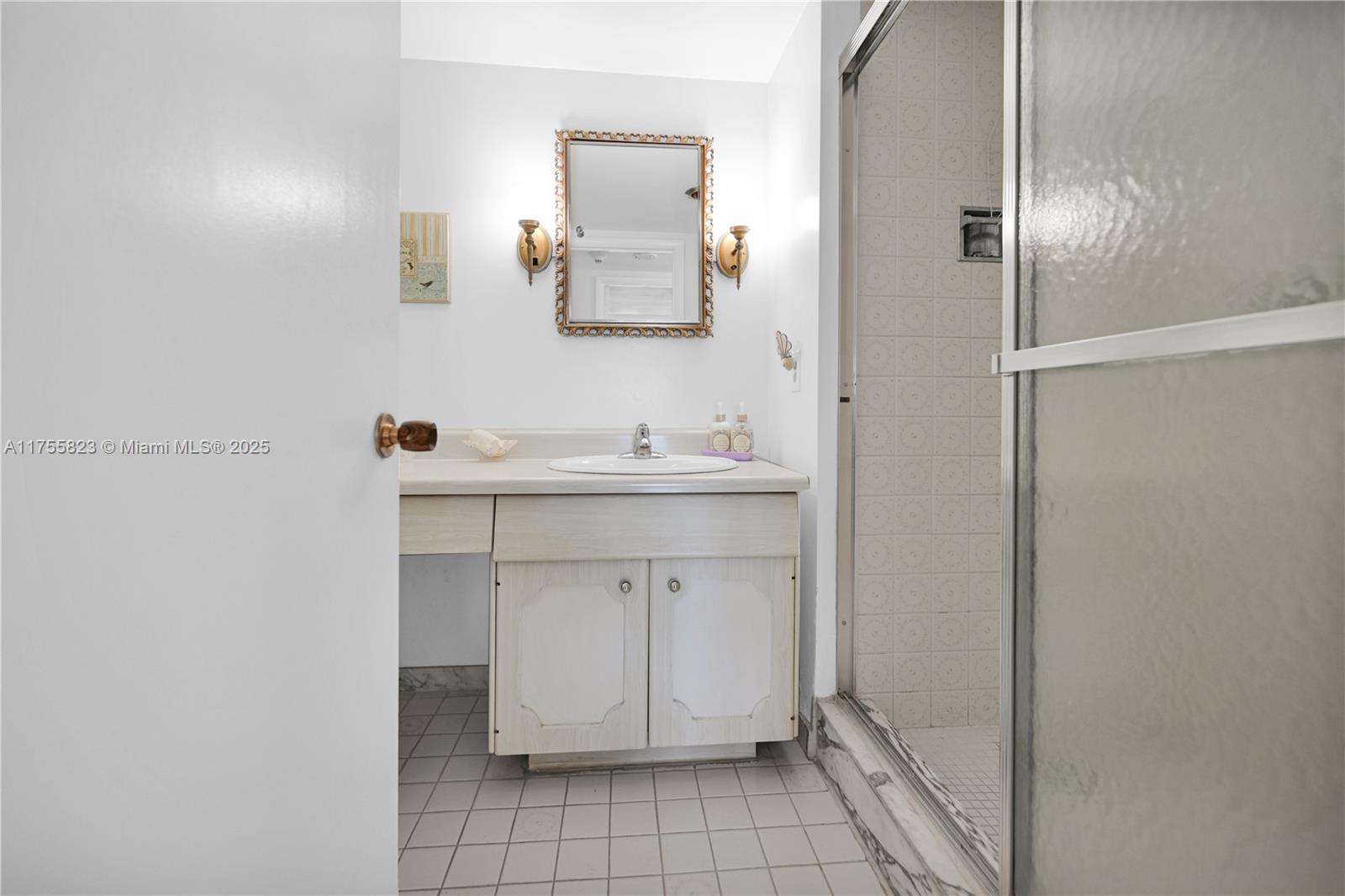 GALLEON CONDO - Residential
