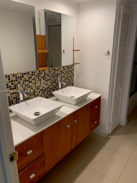 PLAZA TOWERS NORTH CONDO - Residential