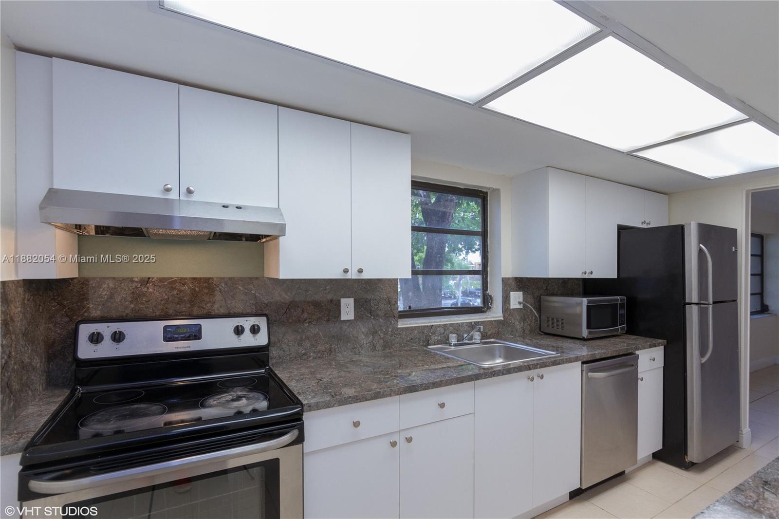 NOB HILL WEST CONDO - Residential Lease