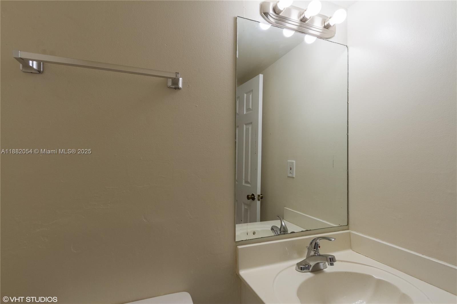 NOB HILL WEST CONDO - Residential Lease