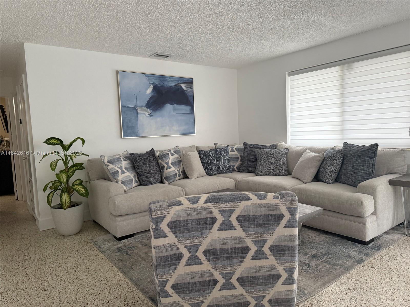 HIALEAH 7TH ADDN - Residential