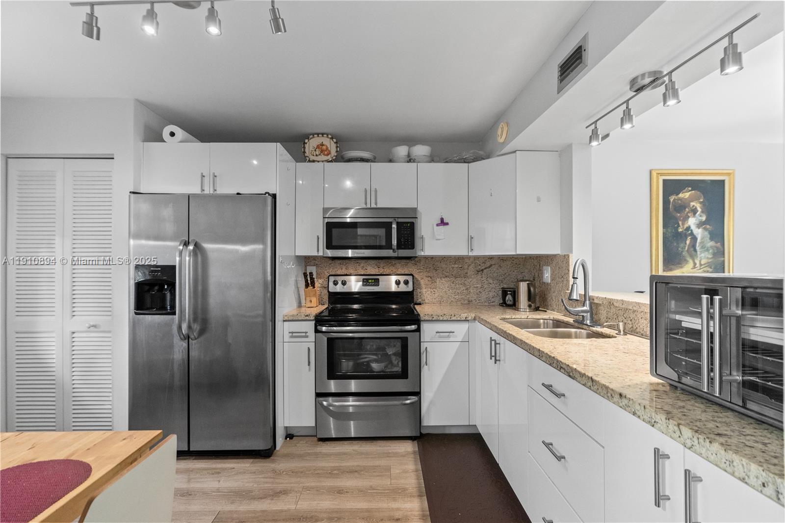 COLONY POINT 2 CONDO - Residential