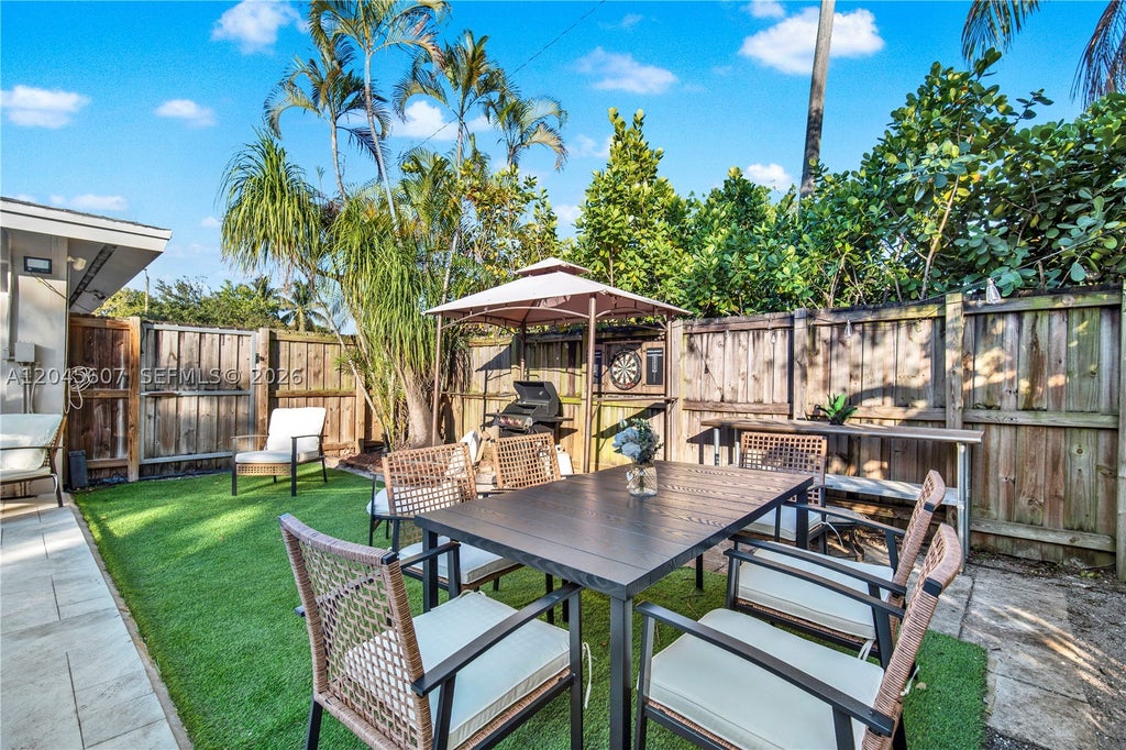 Photo of 1600 SW 10th St, Fort Lauderdale, FL 33312 (MLS # A12045607)