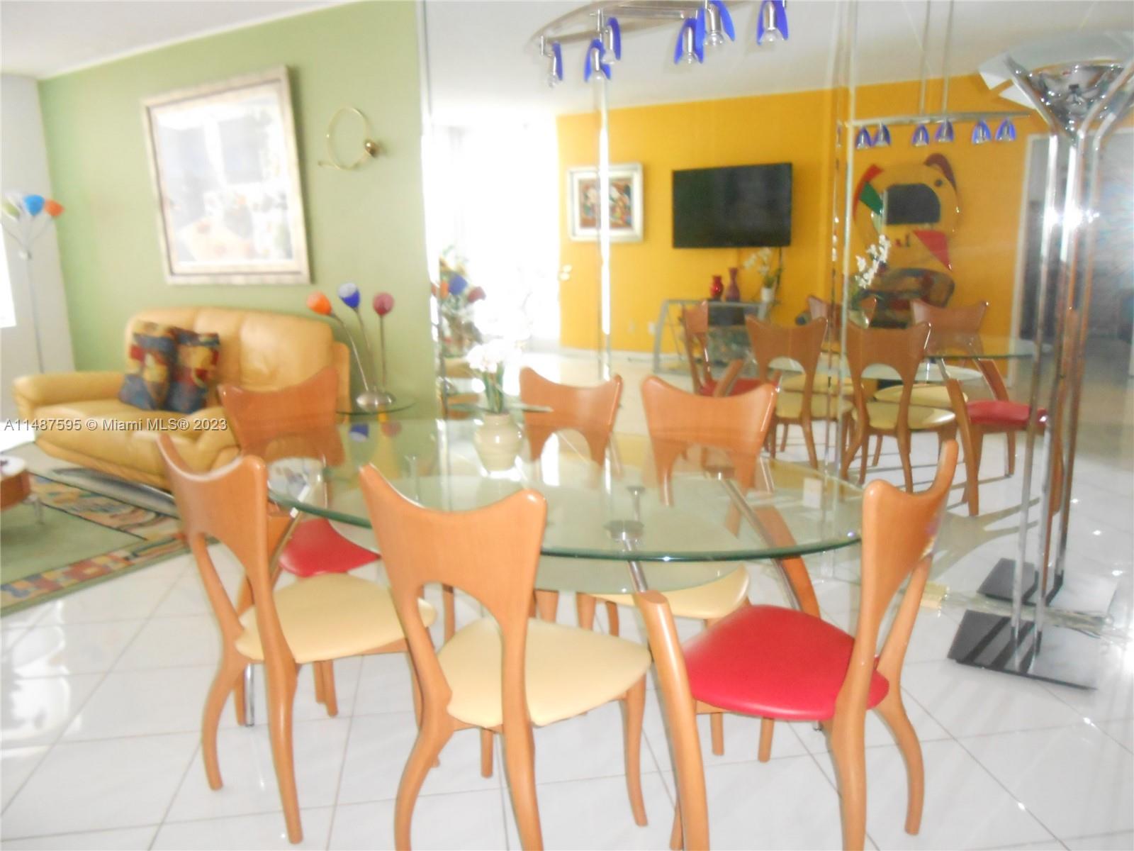 THE CARRIAGE HOUSE CONDO - Residential