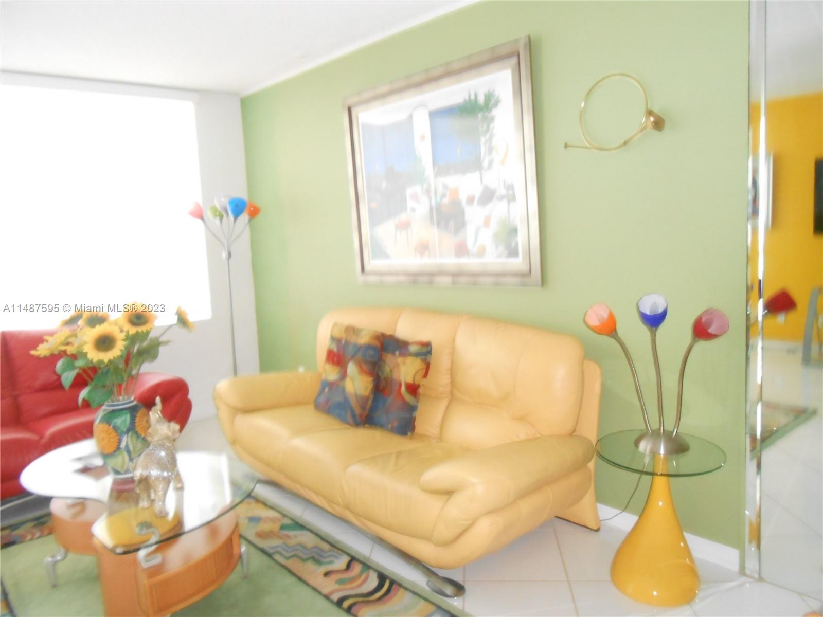 THE CARRIAGE HOUSE CONDO - Residential