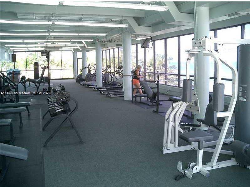 THE CARRIAGE HOUSE CONDO - Residential