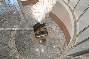 THE CARRIAGE HOUSE CONDO - Residential