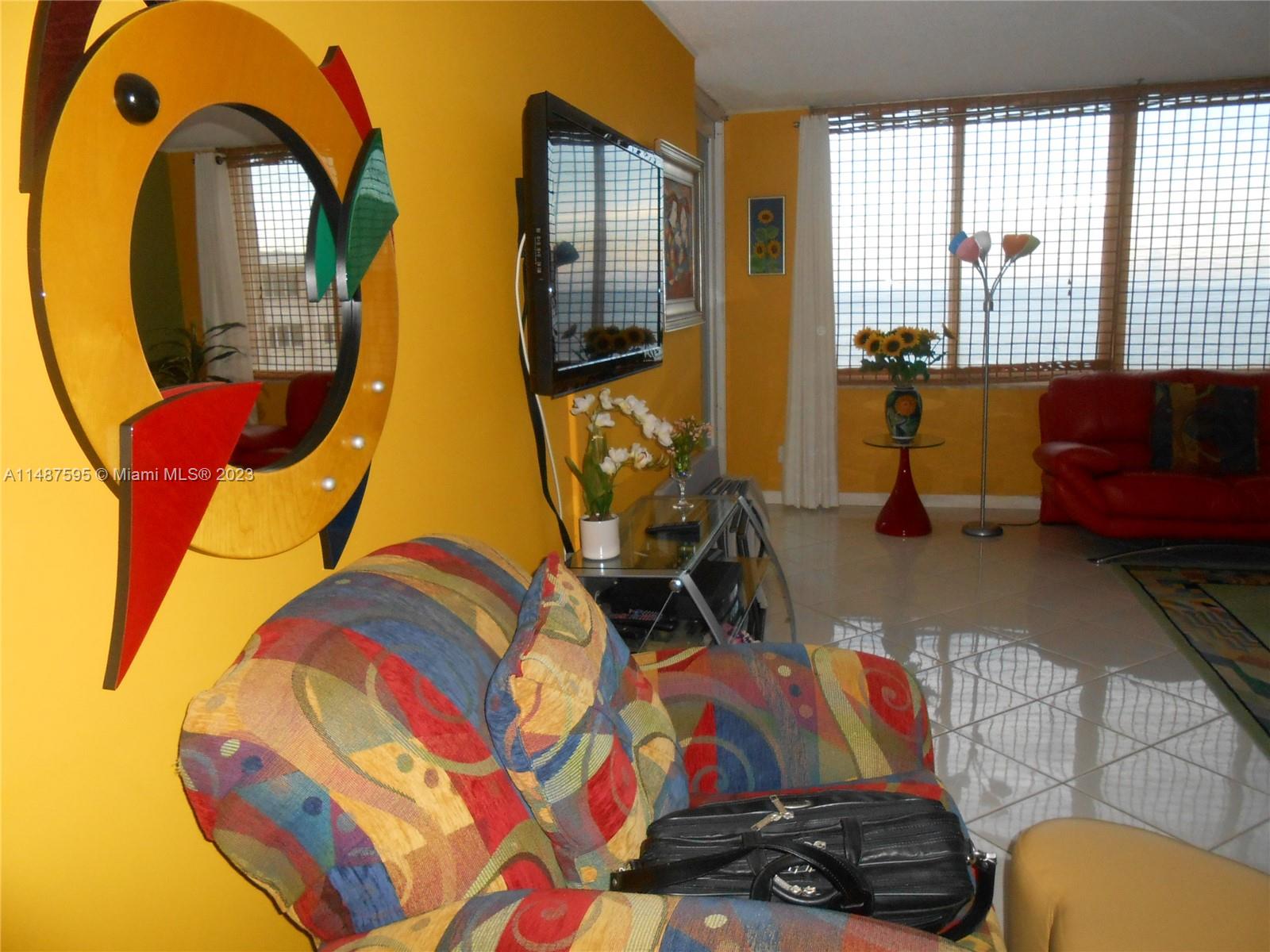 THE CARRIAGE HOUSE CONDO - Residential