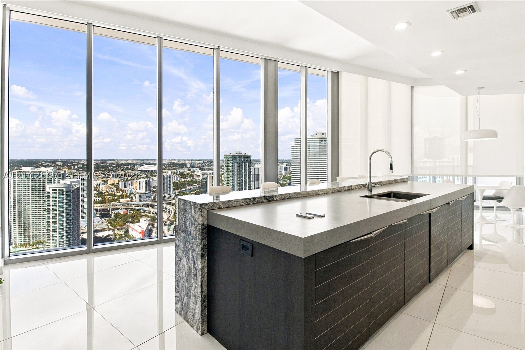 View photos, virtual tours, details... 200 Biscayne Boulevard Way 5302