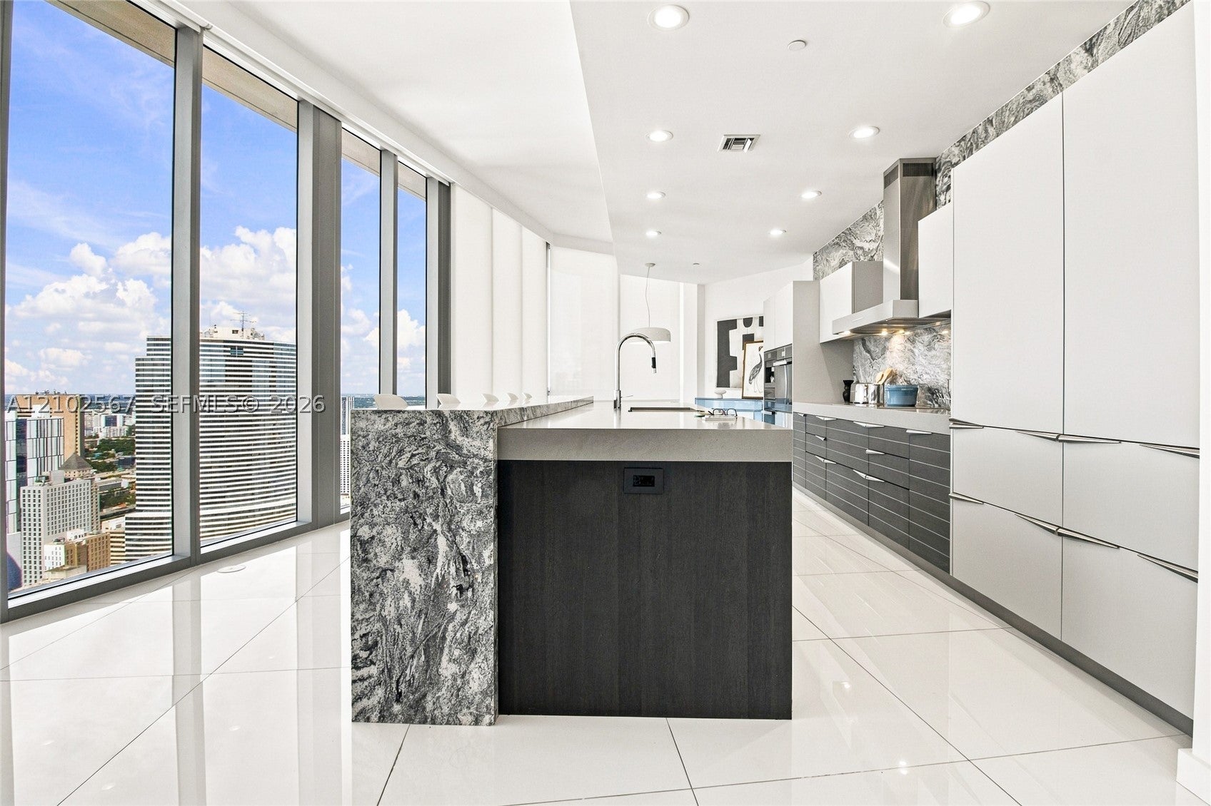 View photos, virtual tours, details... 200 Biscayne Boulevard Way 5302