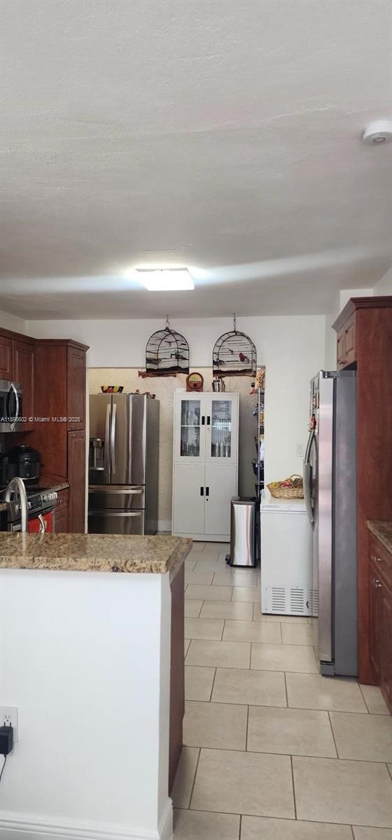 TAMIAMI LAKES SEC 5 - Residential