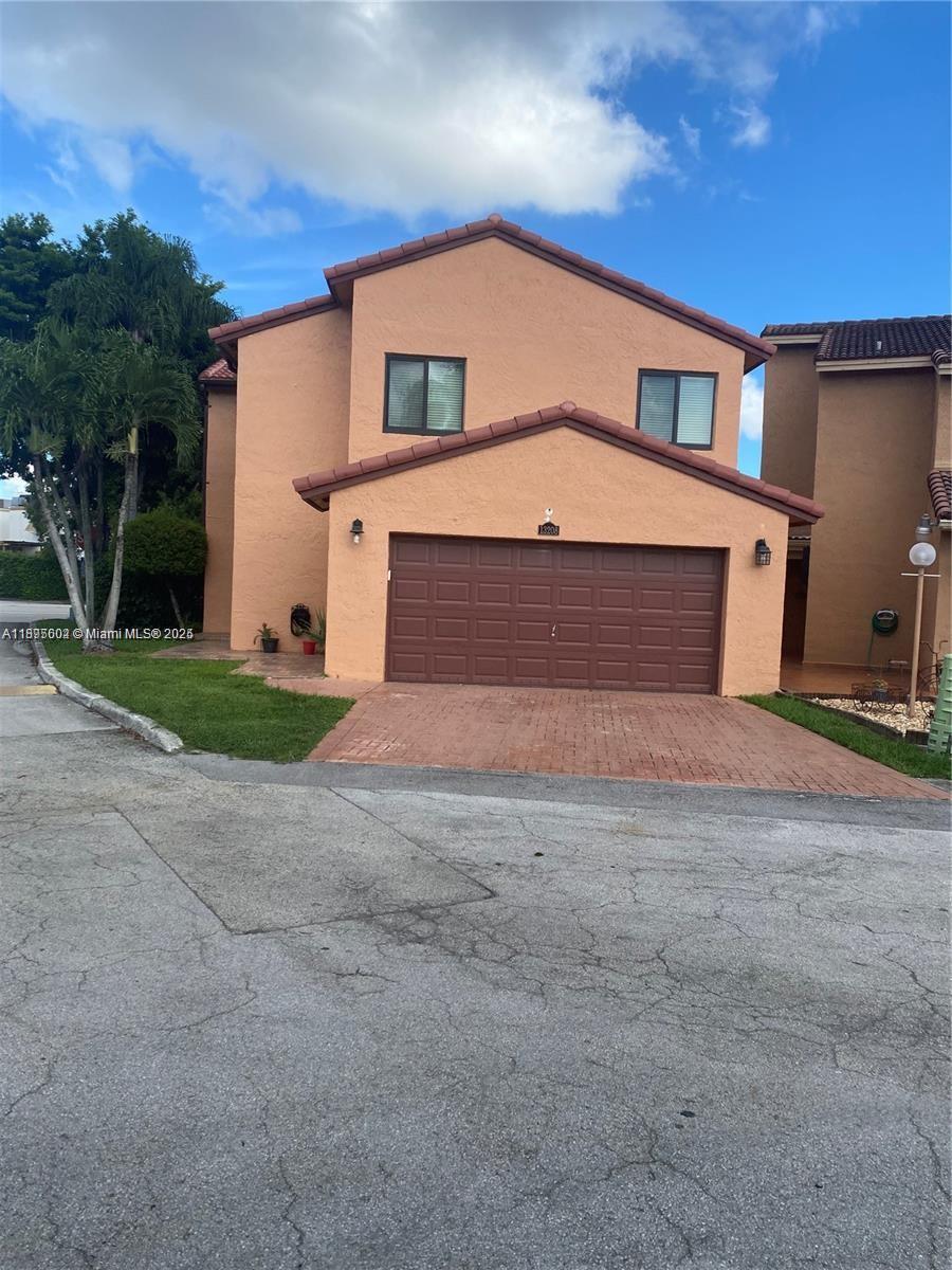 TAMIAMI LAKES SEC 5 - Residential