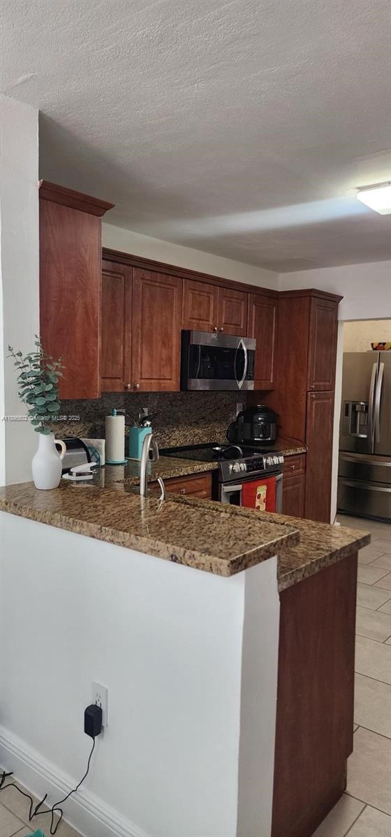 TAMIAMI LAKES SEC 5 - Residential