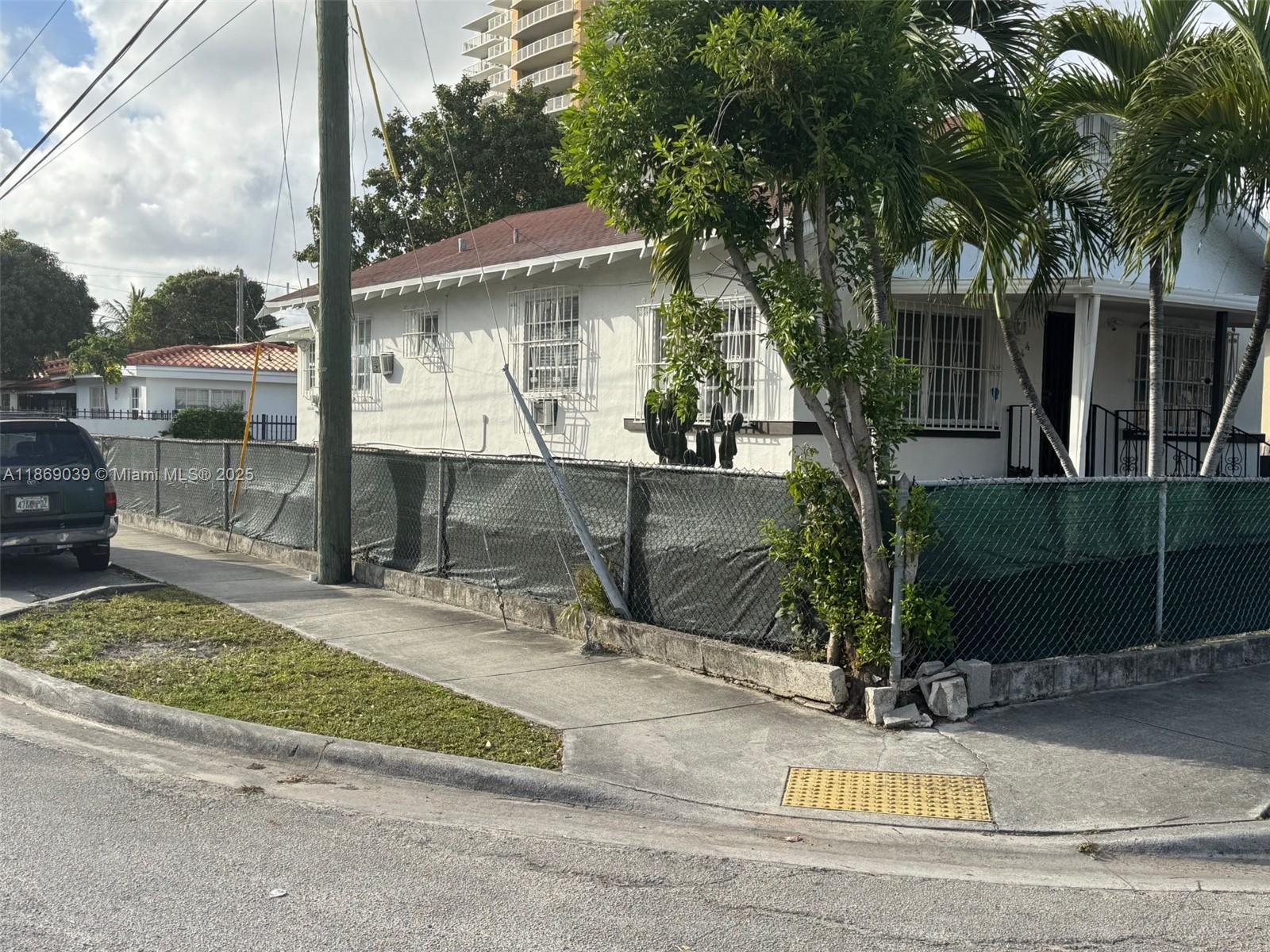 844 SW 8th Ct