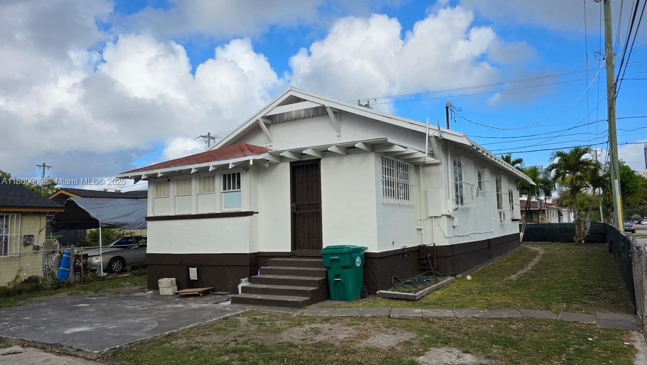 844 SW 8th Ct