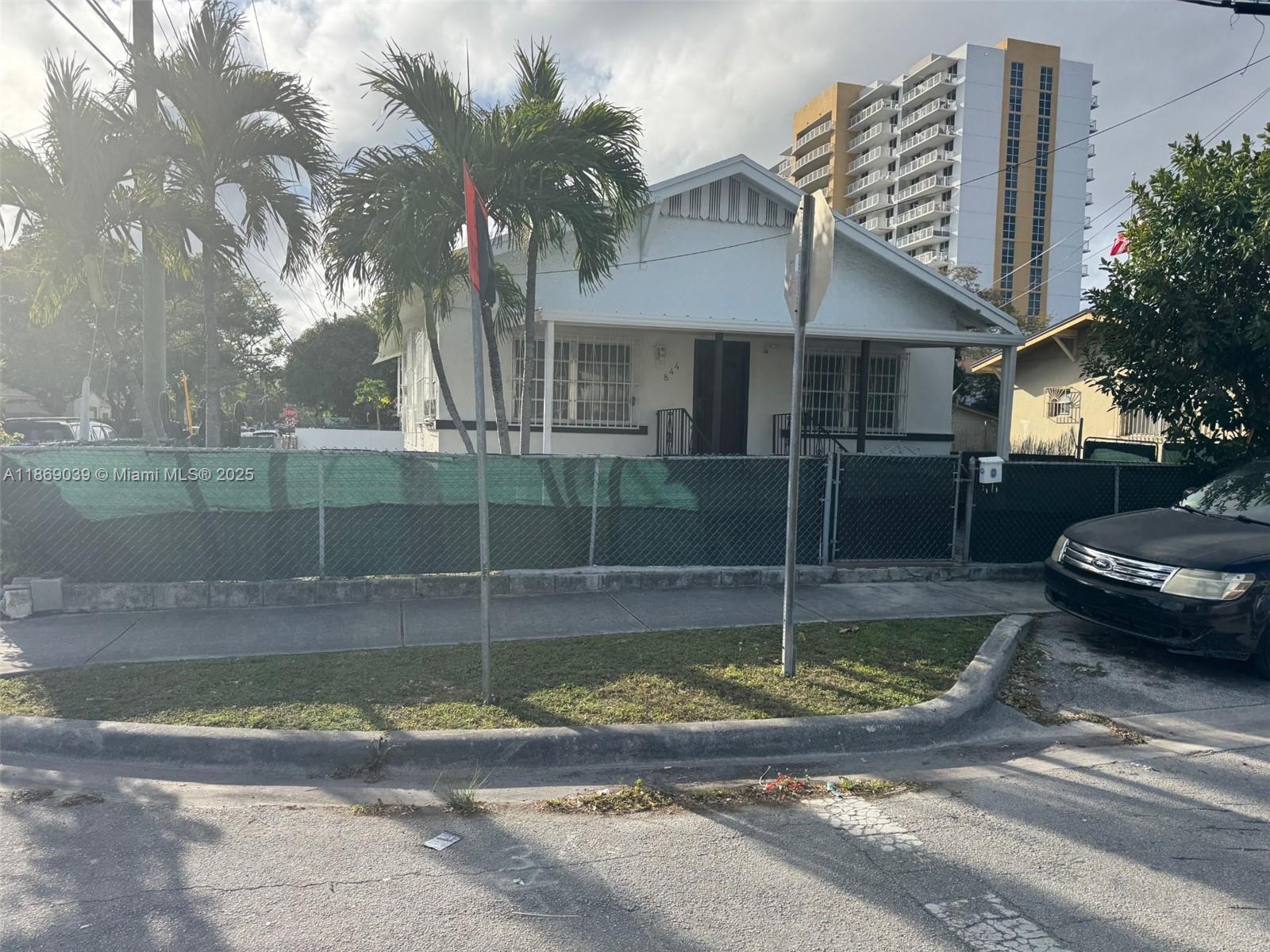 844 SW 8th Ct