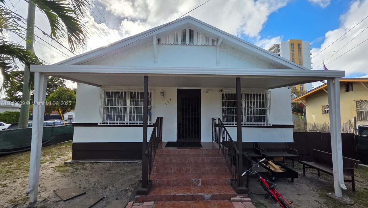 844 SW 8th Ct