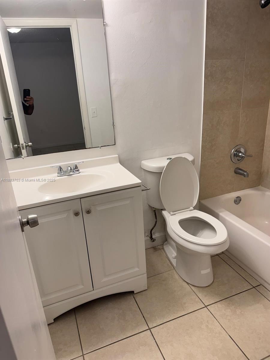 HOLLYWOOD LITTLE RANCHES - Residential Lease