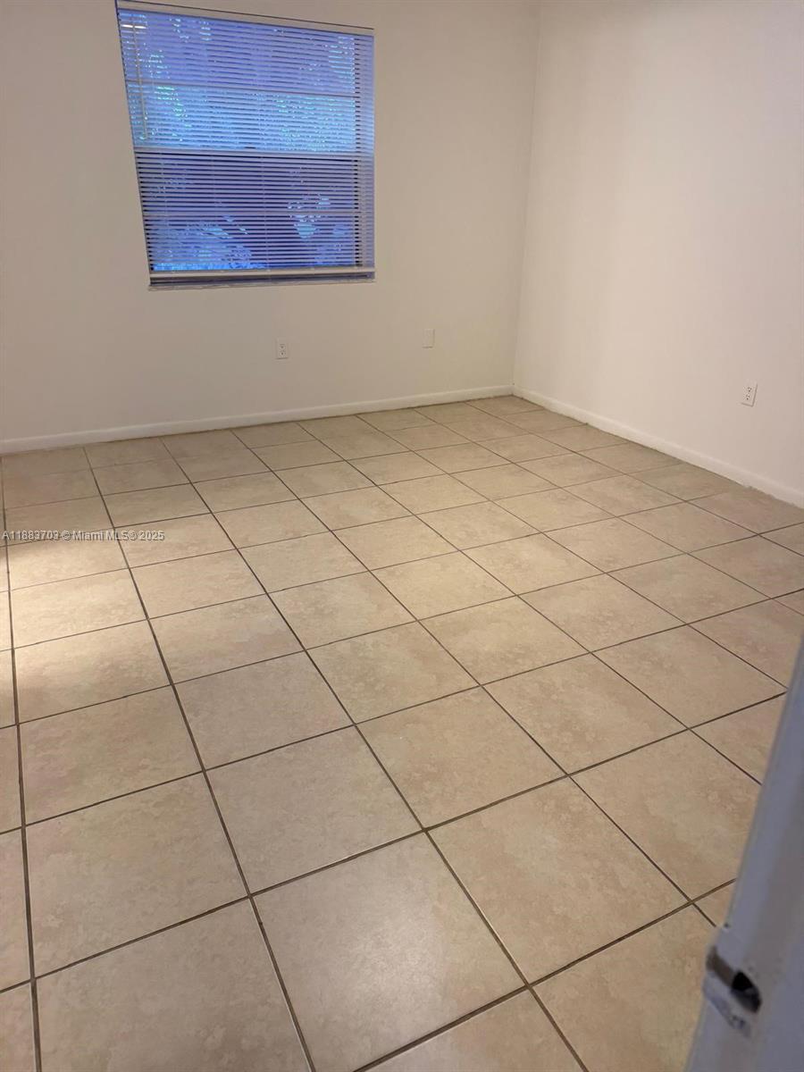 HOLLYWOOD LITTLE RANCHES - Residential Lease