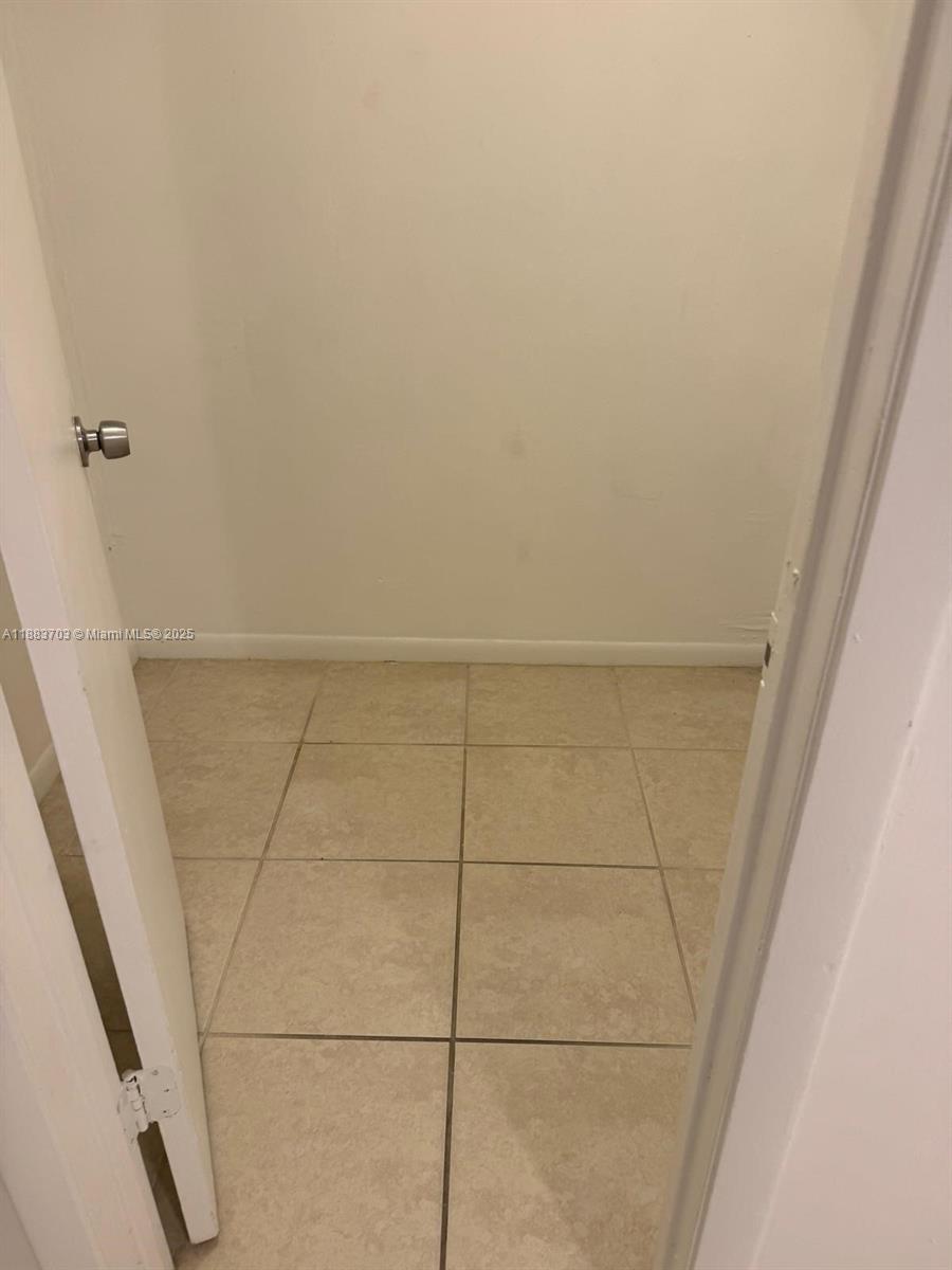 HOLLYWOOD LITTLE RANCHES - Residential Lease