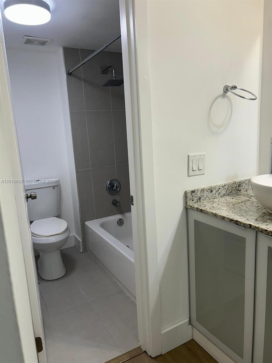 RACQUET CLUB APARTMENTS A - Residential