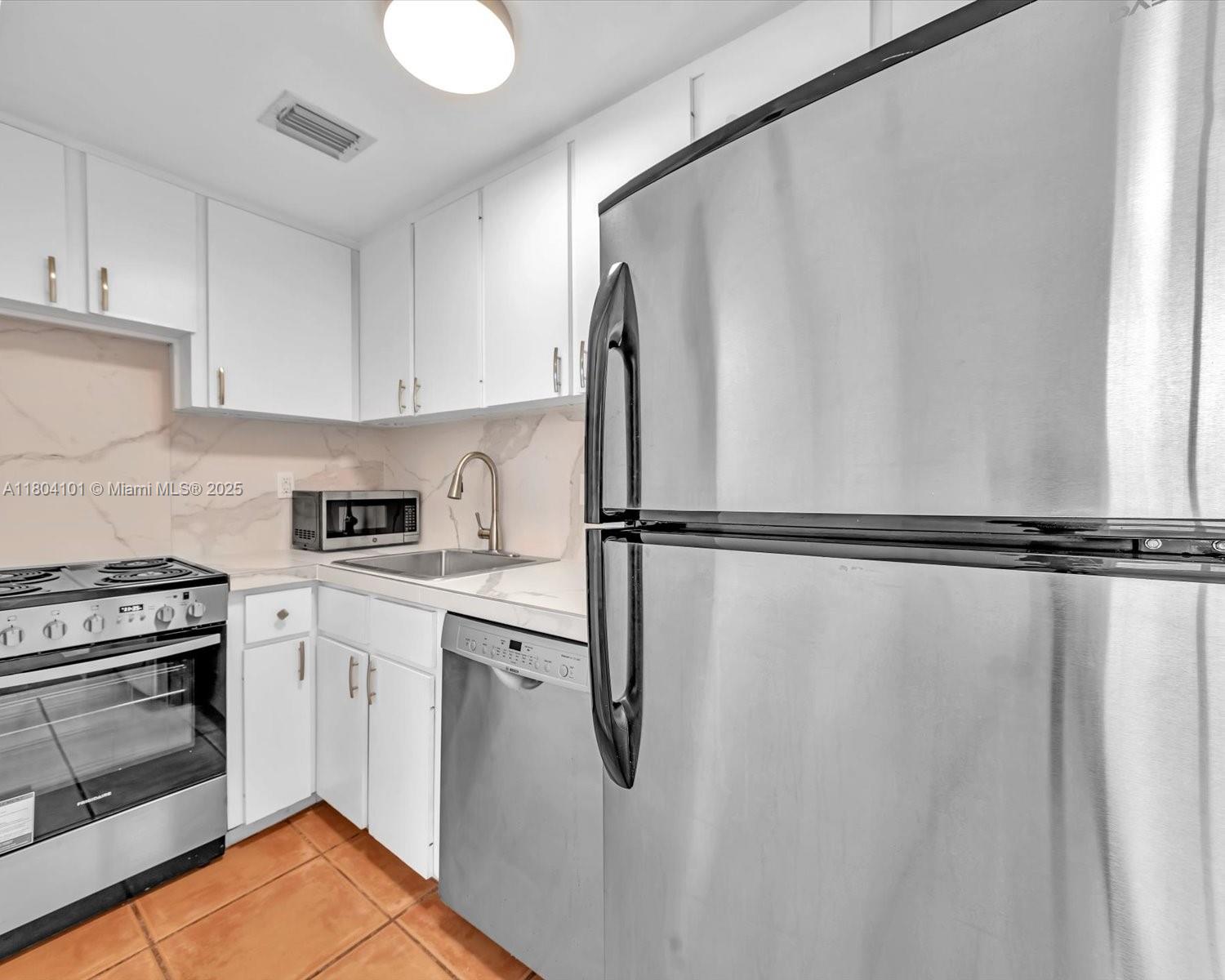 Property for Sale at 1218 Drexel Ave 304, Miami Beach, Miami-Dade County, Florida - Bedrooms: 2 
Bathrooms: 2  - $285,000